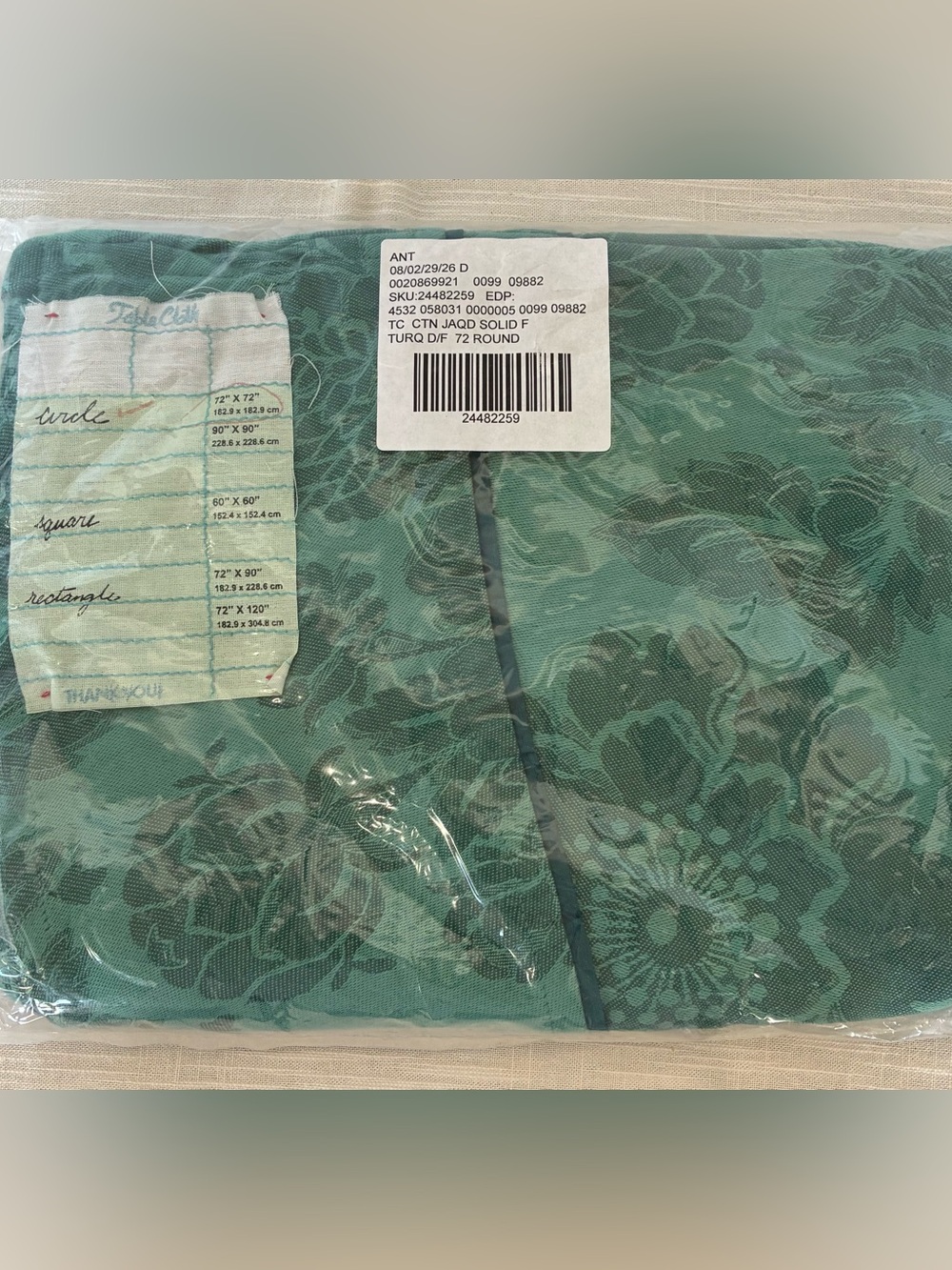 🥕 NWT 72”x72” Round Table Cloth